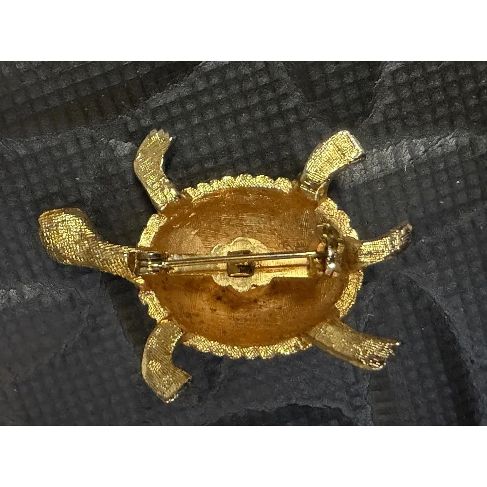 Turtle Brooch Gold Tone Shell Emeral Green Rhinestone Eyes Pin Textured Vintage